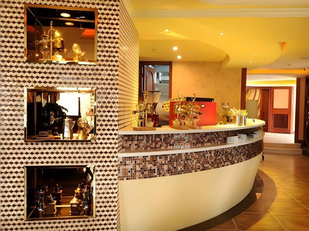 Chengdu French Theme Gold Palace מראה חיצוני תמונה