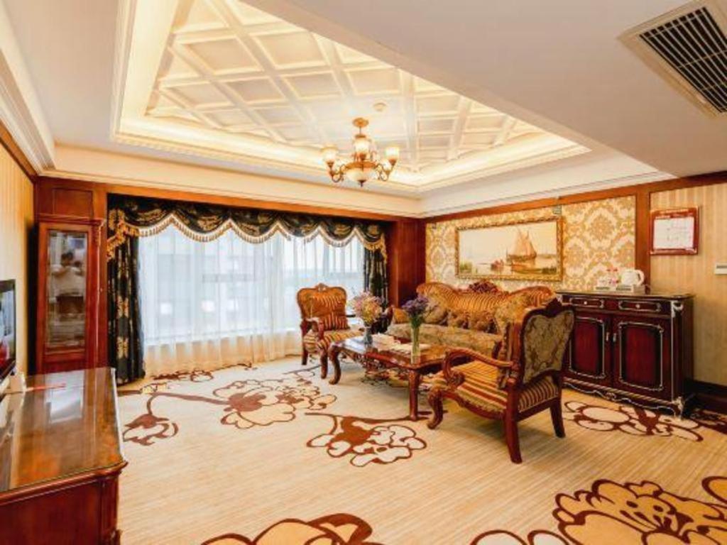 Chengdu French Theme Gold Palace מראה חיצוני תמונה